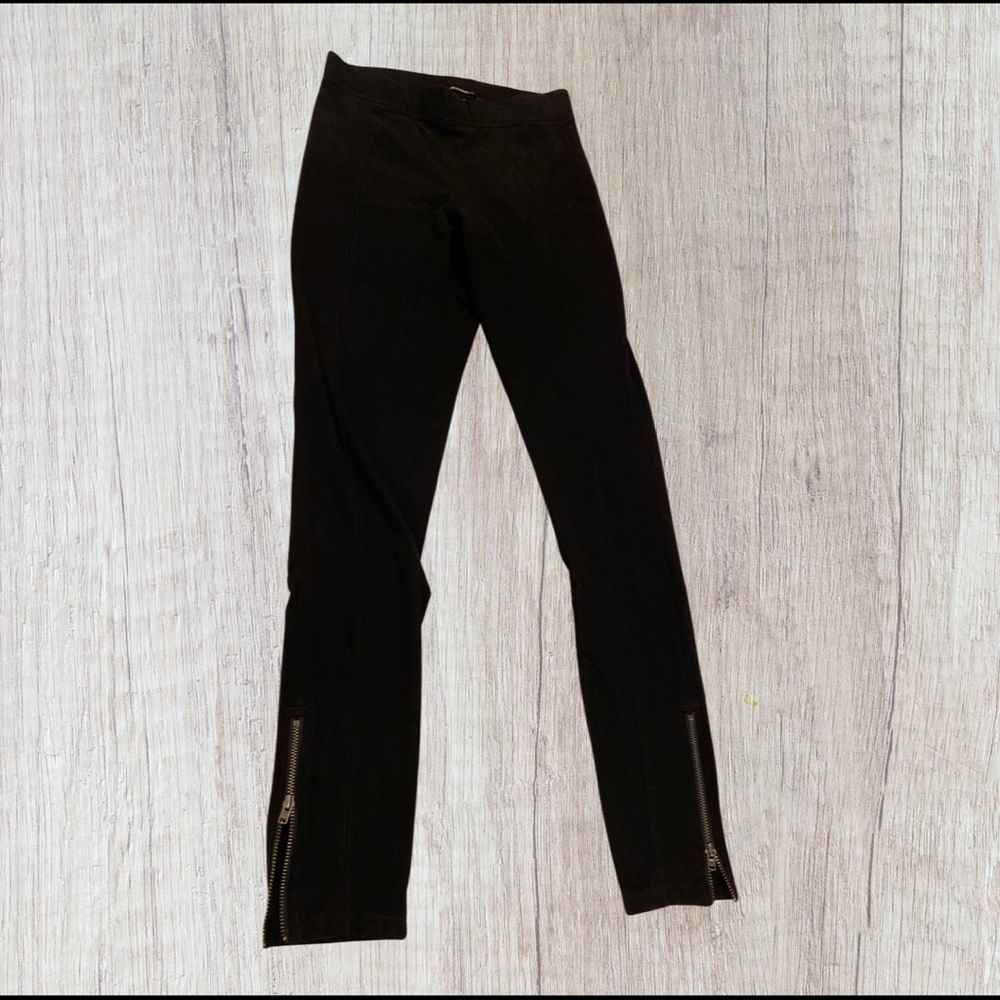 Faux suede black leggings with zipper ankle